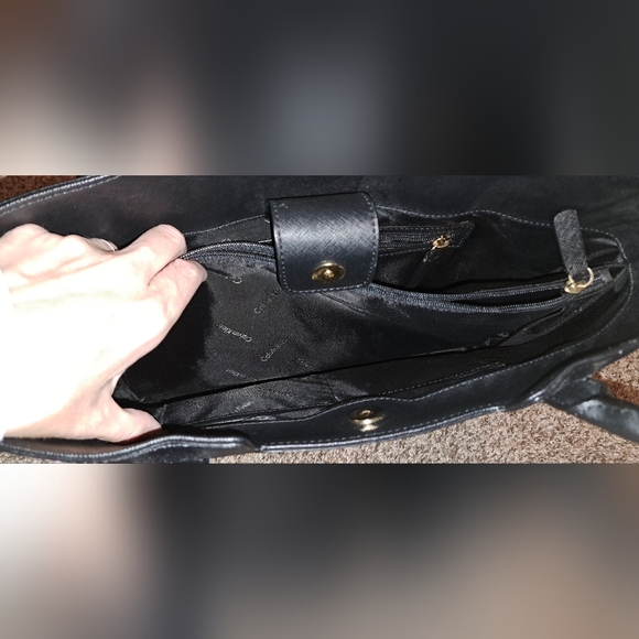 Calvin Klein printed Saffiano flower tote purse, large bag with 3 pockets. - Picture 7 of 9